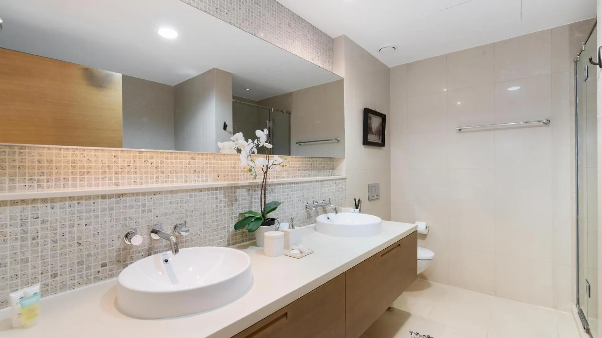 Luxurious Two Bedroom With Full Burj View Dubai Apartment