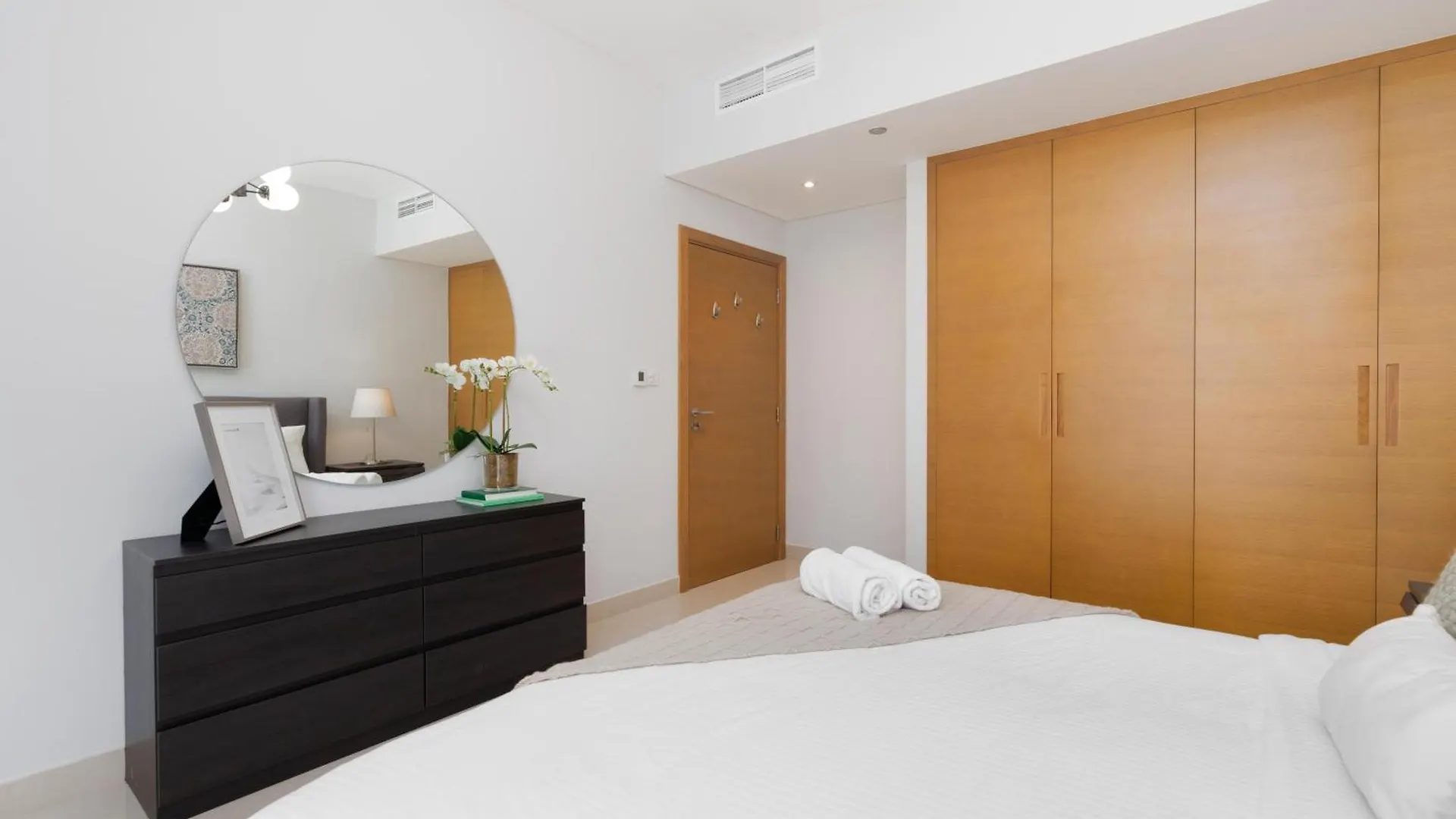 Luxurious Two Bedroom With Full Burj View Dubai Apartment